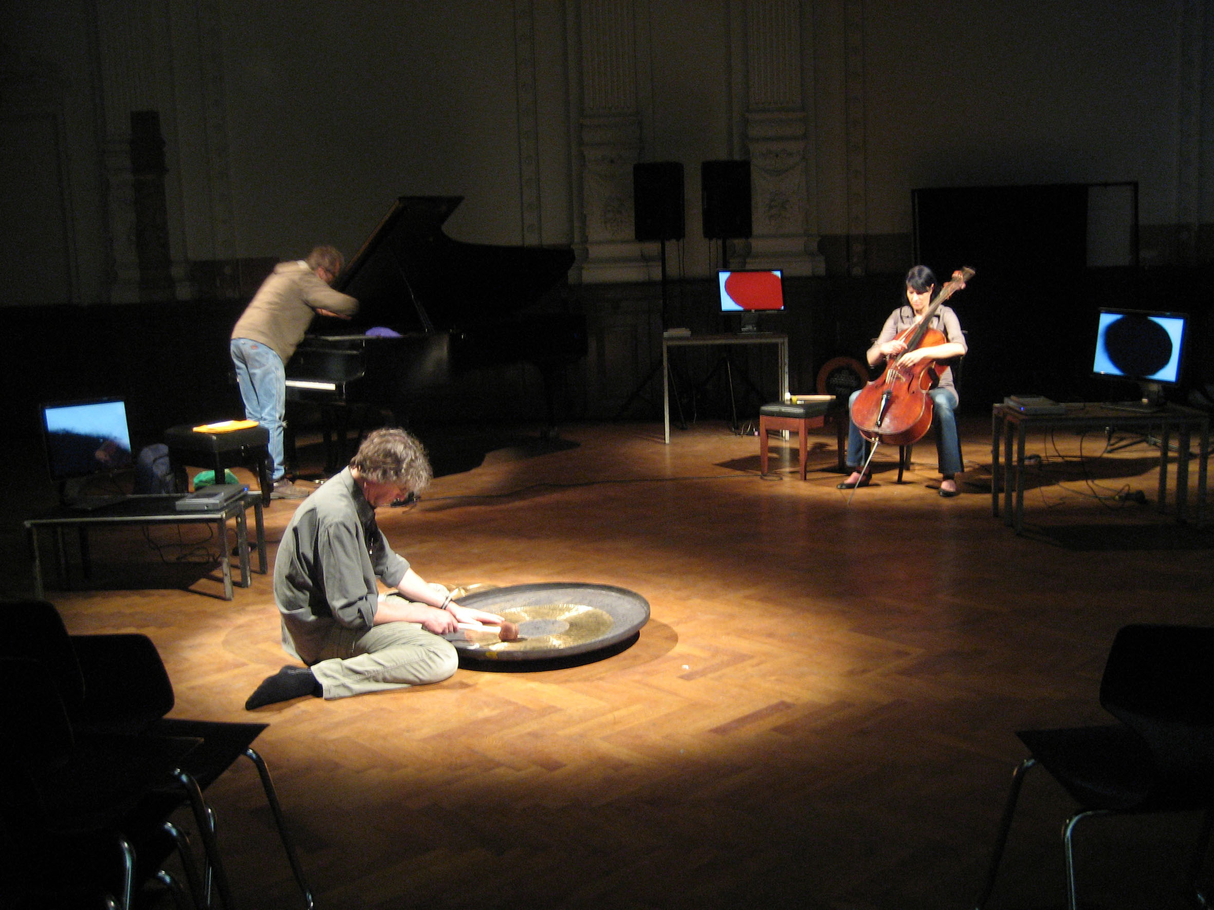 Ensemble Zwischentoene spielt Rolf Julius, Mai 2008